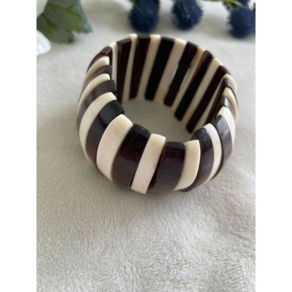 Vintage Striped Wooden & White Resin Bangle Bracelet Jewelry Boho Bohemian - Picture 2 of 3